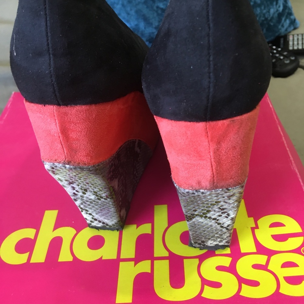 Shoe - Picture 2 of 6
